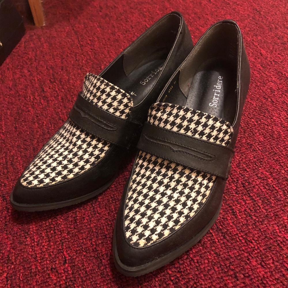 Sorridere Loafers Black and White